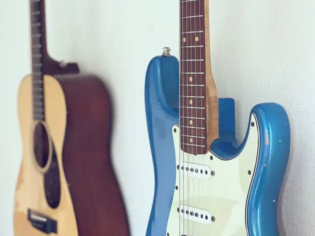 エレキギターとアコースティックギター